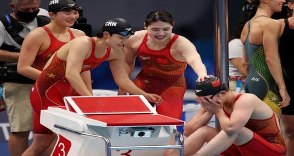 中国队获得东京奥运会游泳女子4x200米自由泳接力金牌