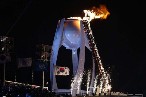 平昌冬奥会火炬以什么为主色调