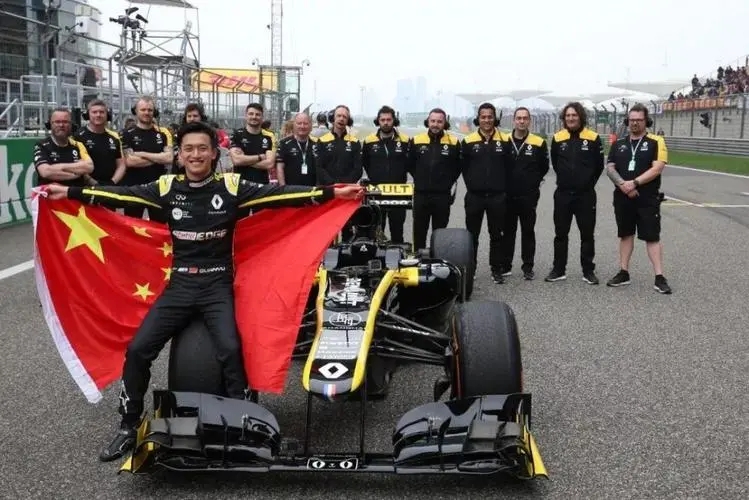 周冠宇f1首秀时间