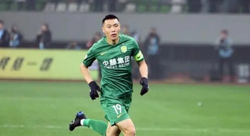于大宝为什么踢中后卫