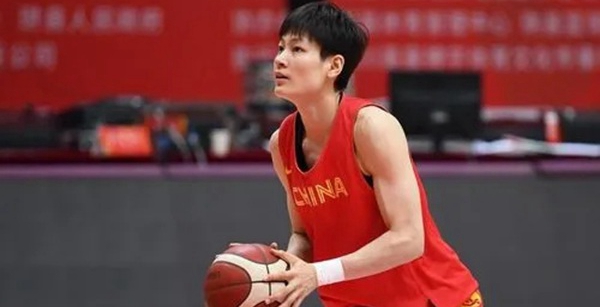 杨力维成为中国女篮队长了吗